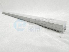 為什么線條燈硅膠燈罩擠出時要噴油？